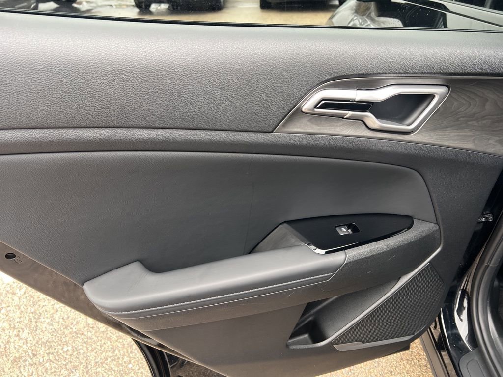 Certified 2025 Kia Sportage X-Line image 10