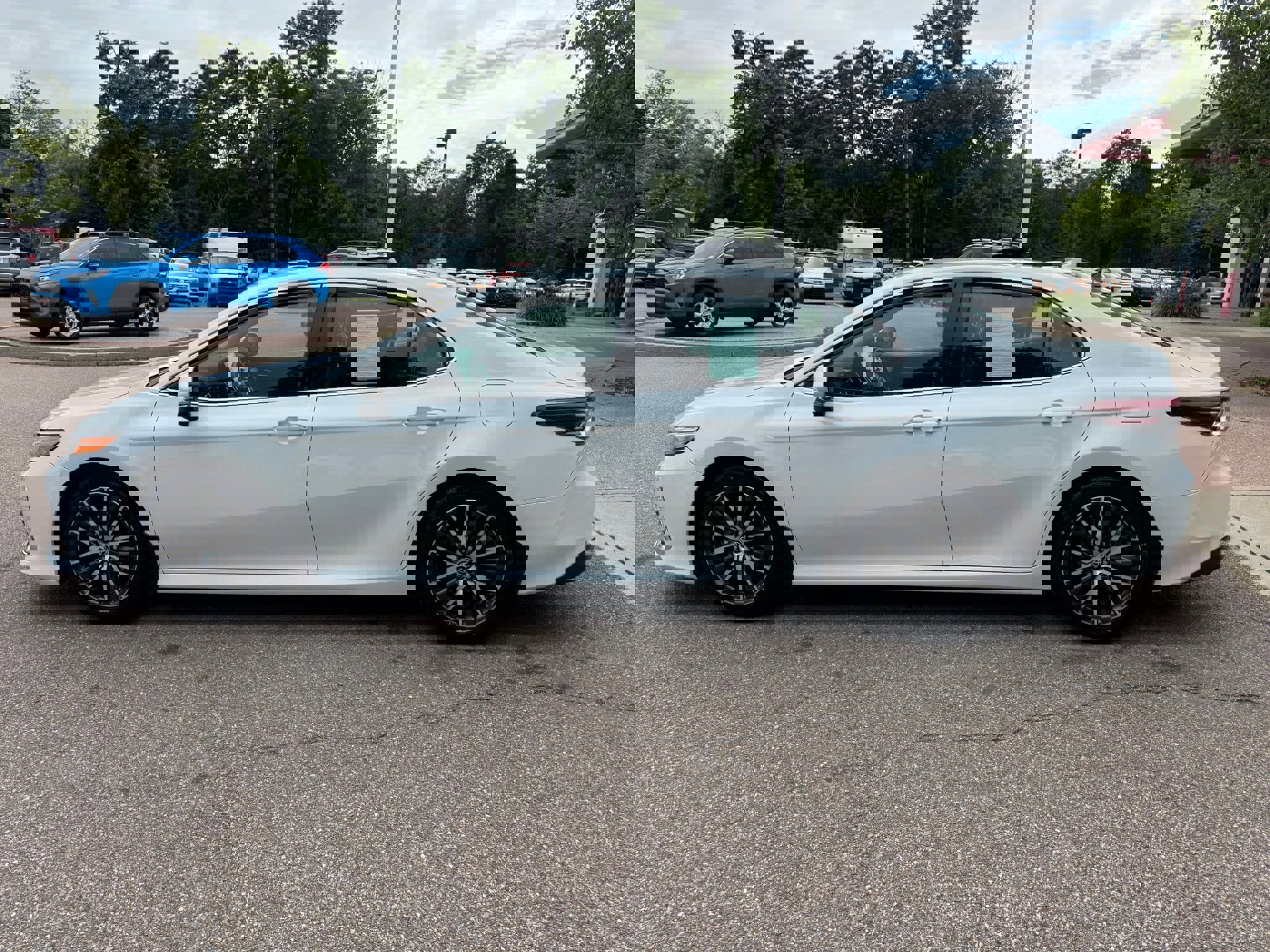Used 2021 Toyota Camry XLE image 4