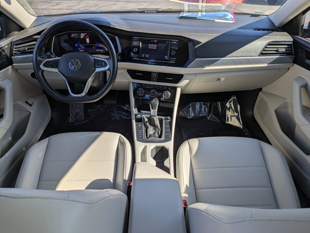 Certified 2023 Volkswagen Jetta SE w/ Panoramic Sunroof Package FWD image 17