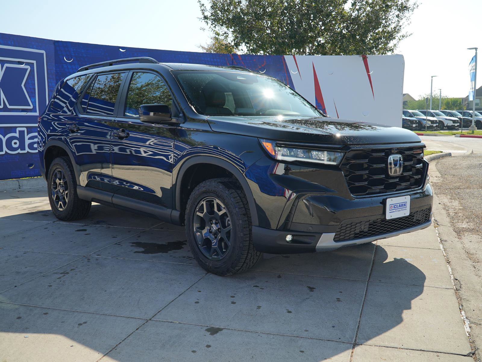 New 2025 Honda Pilot TrailSport image 3