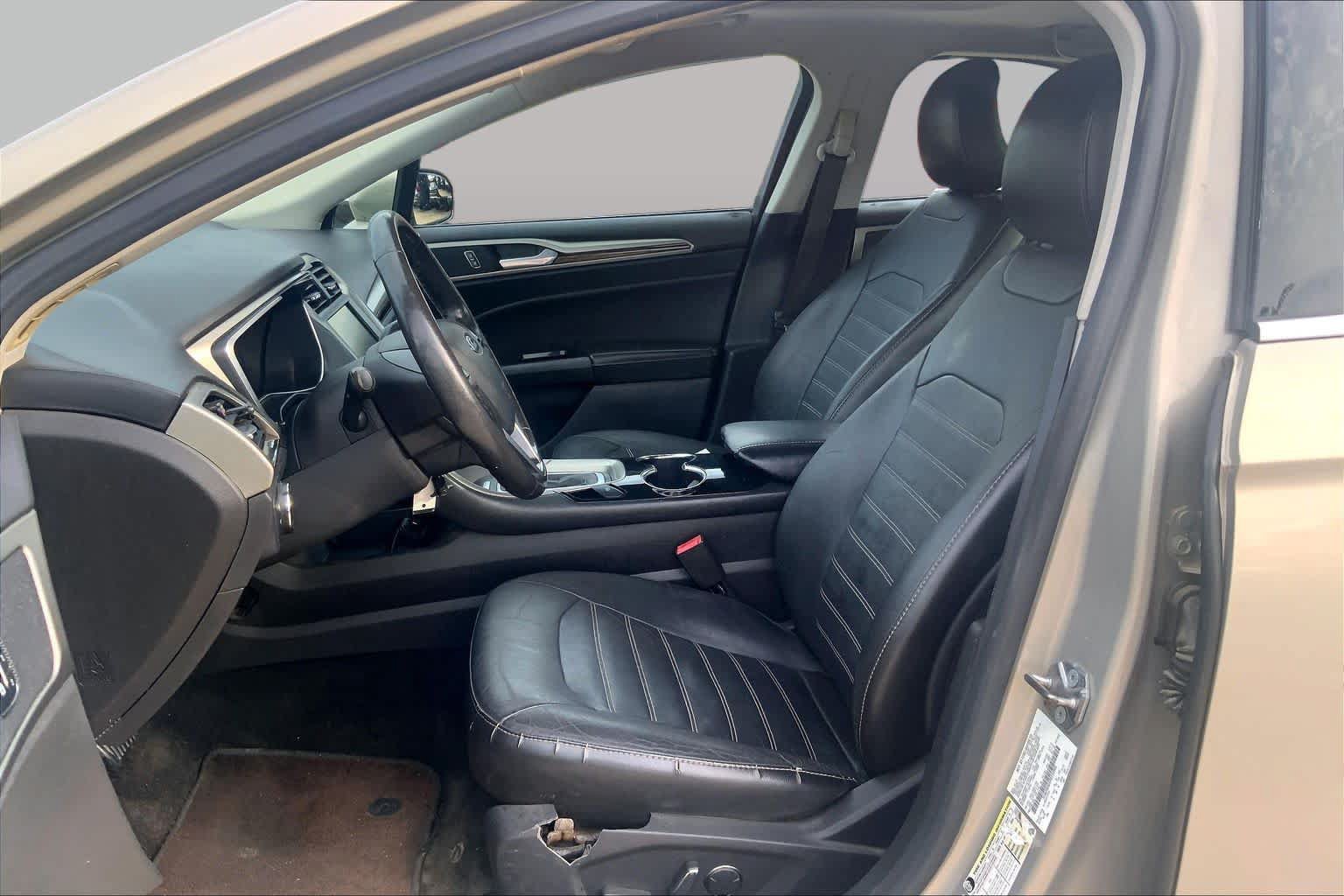 Used 2015 Ford Fusion SE w/ Equipment Group 202A FWD image 8