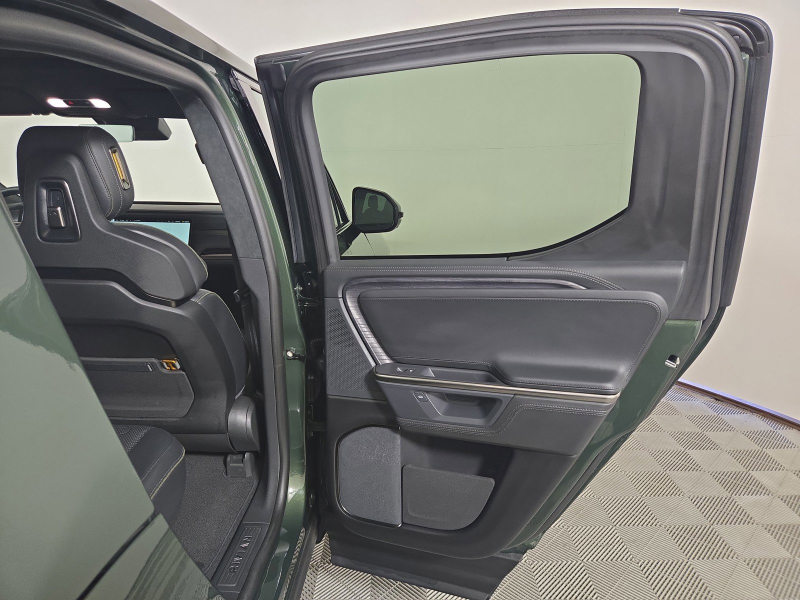 Used 2025 Rivian R1T Adventure image 19