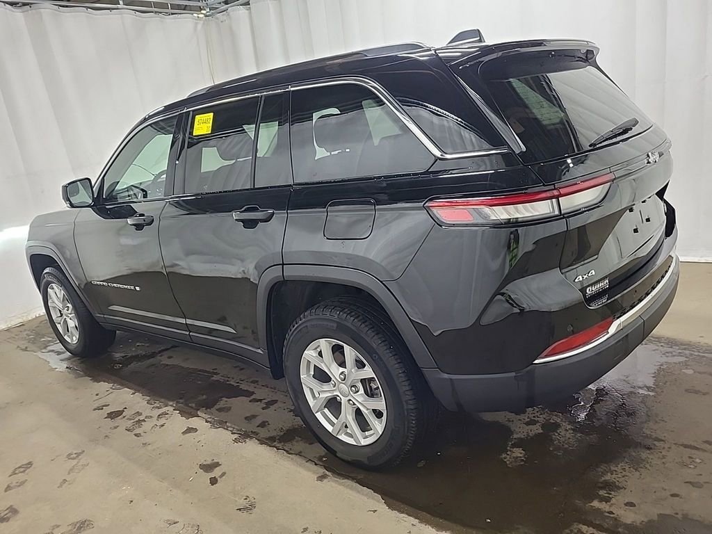 Used 2023 Jeep Grand Cherokee Limited AWD/4WD image 4