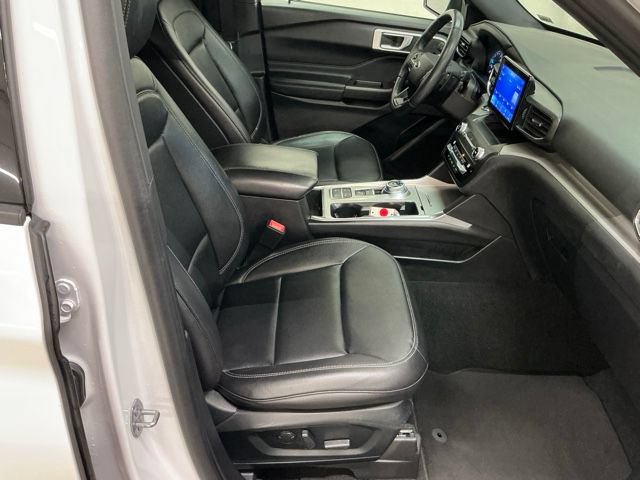 Used 2020 Ford Explorer XLT w/ Equipment Group 202A RWD image 19