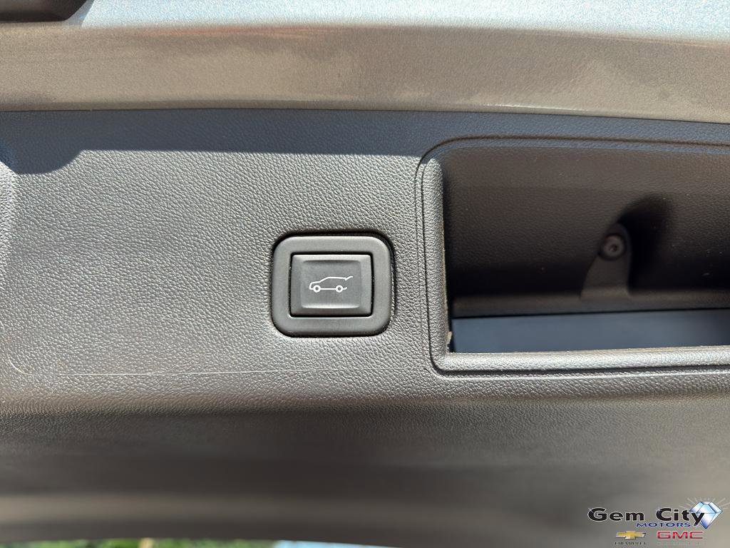Used 2023 GMC Terrain Denali image 12