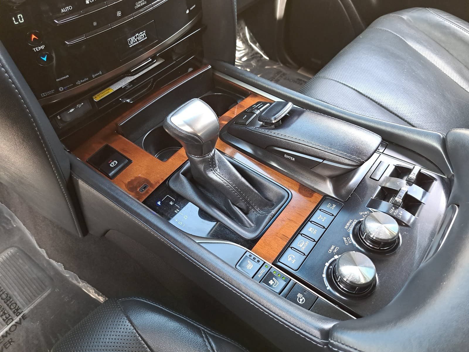 Used 2019 Lexus LX 570 4WD w/ Luxury Package image 28