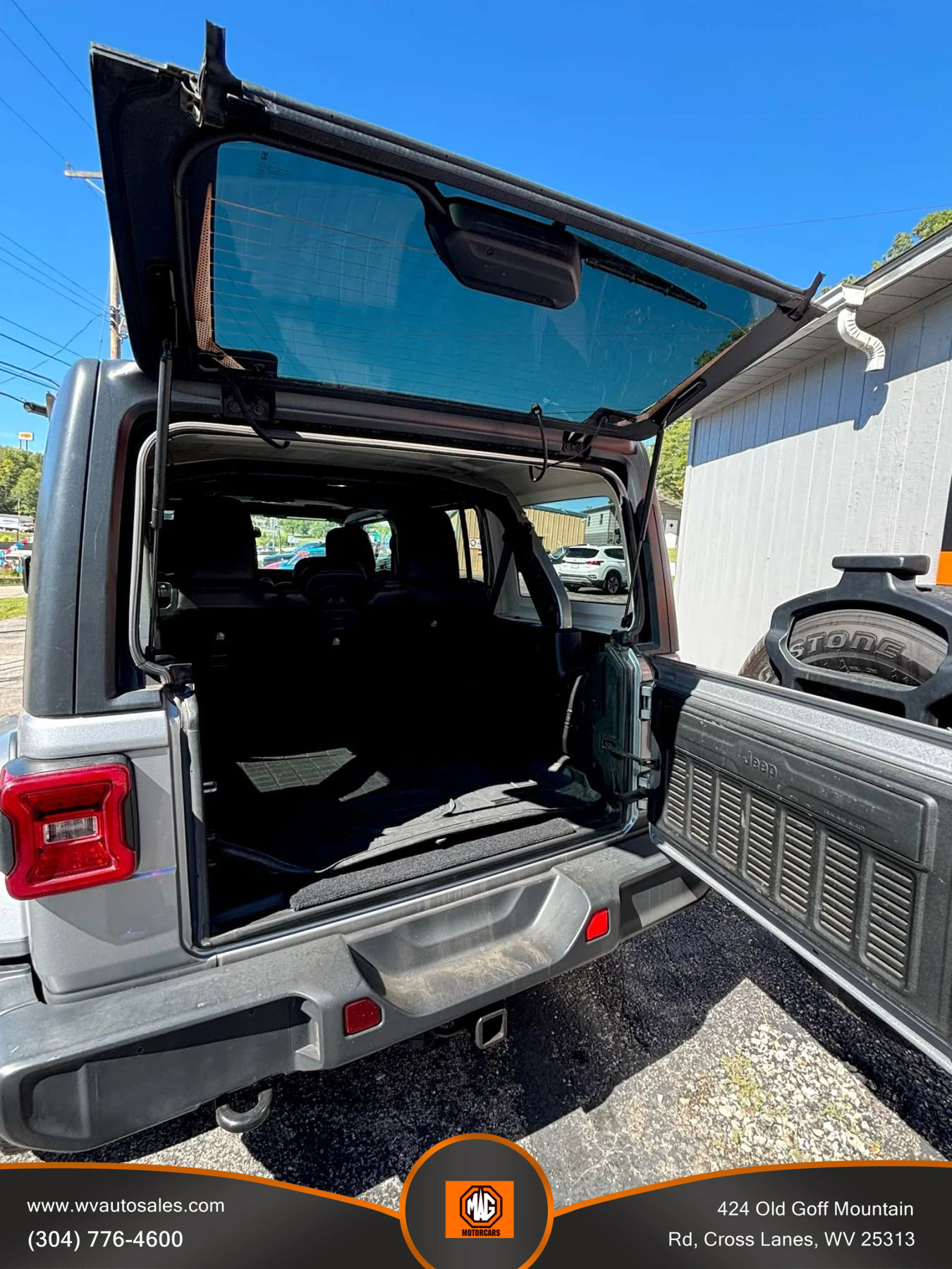 Used 2018 Jeep Wrangler Unlimited Sahara w/ Dual Top Group image 16