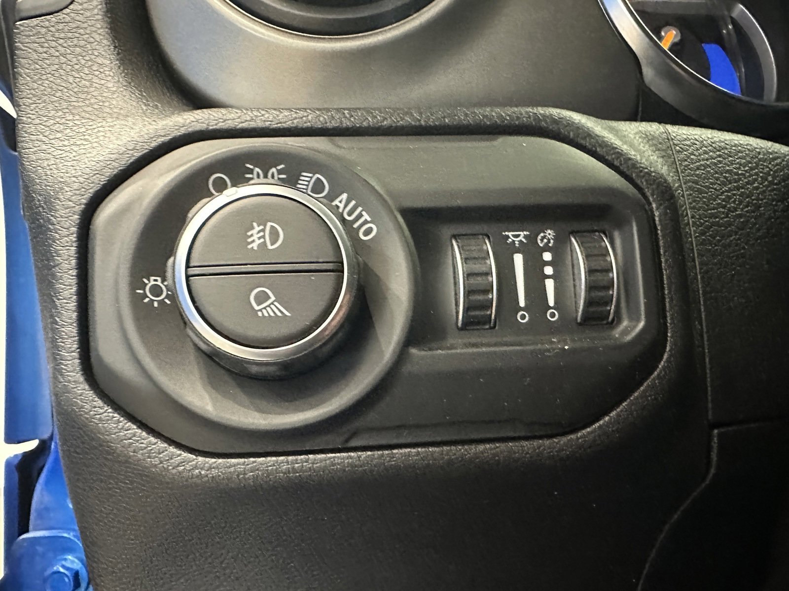 Used 2021 Jeep Gladiator Sport image 19