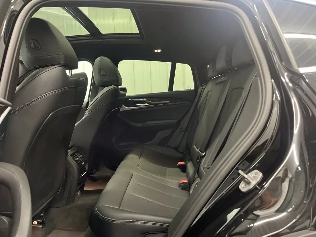 Used 2025 BMW X4 xDrive30i AWD/4WD image 17