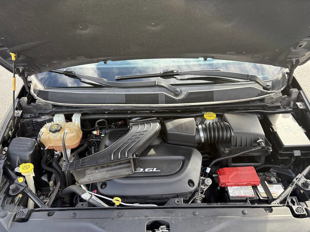 Used 2017 Chrysler Pacifica Touring-L image 11