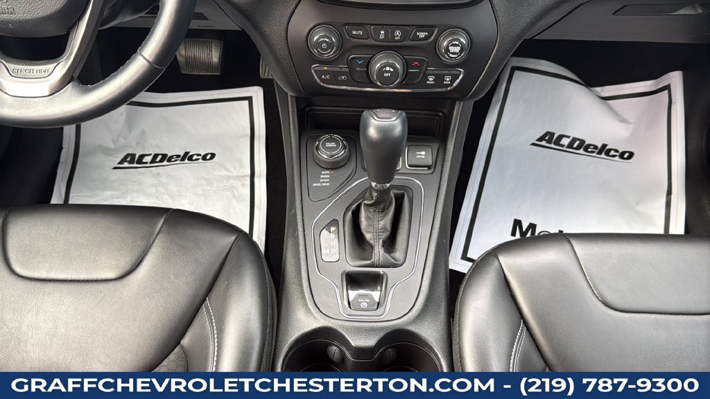 Used 2019 Jeep Cherokee Latitude Plus AWD/4WD image 45