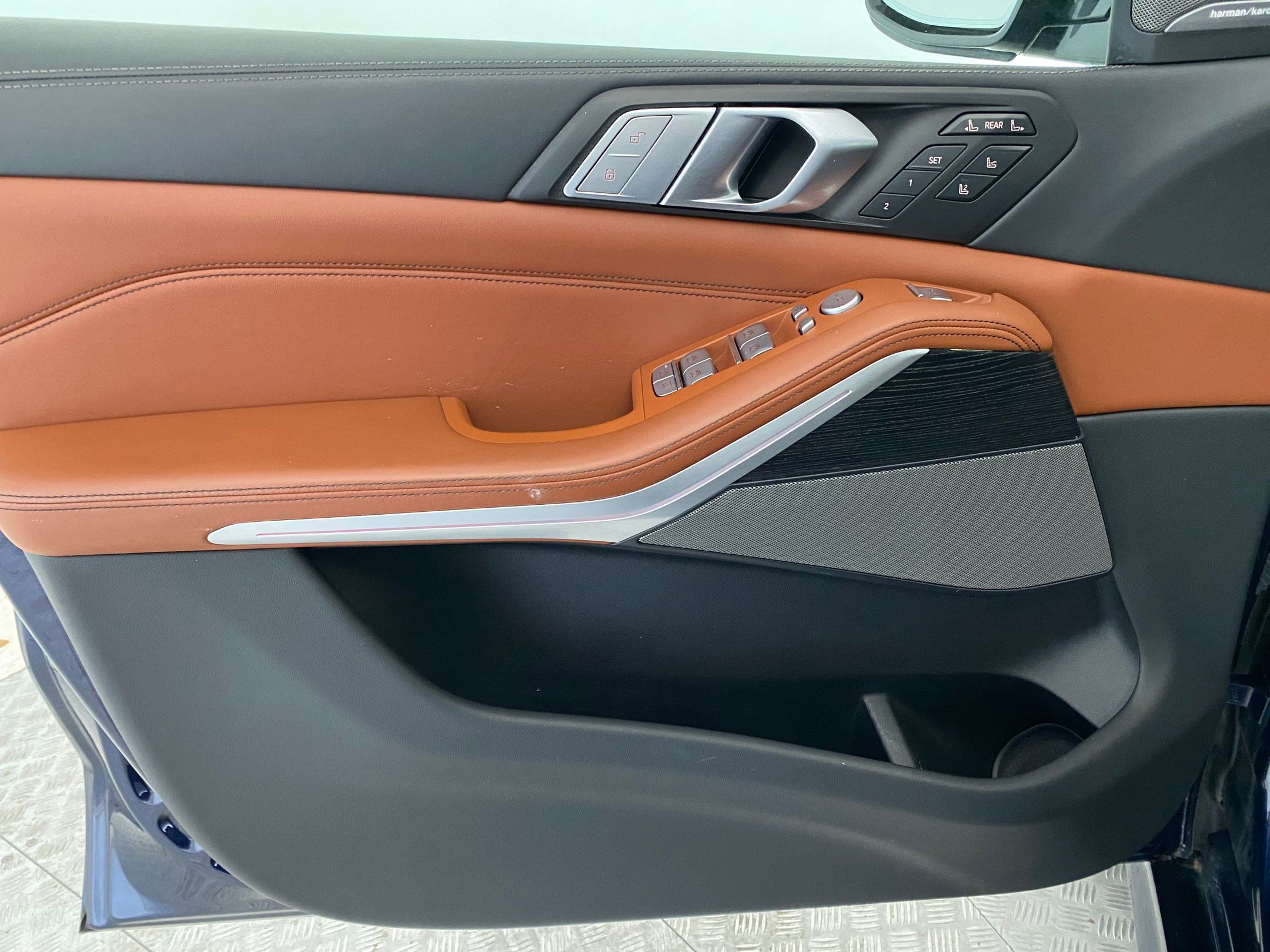 Used 2022 BMW X7 M50i w/ Dynamic Handling Package image 11