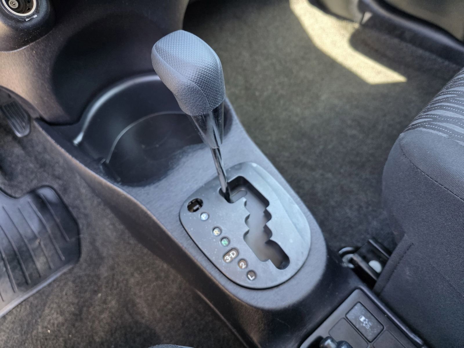 Used 2014 Toyota Yaris L image 24