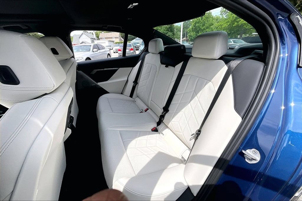 New 2026 BMW 540i xDrive w/ Premium Package AWD/4WD image 23