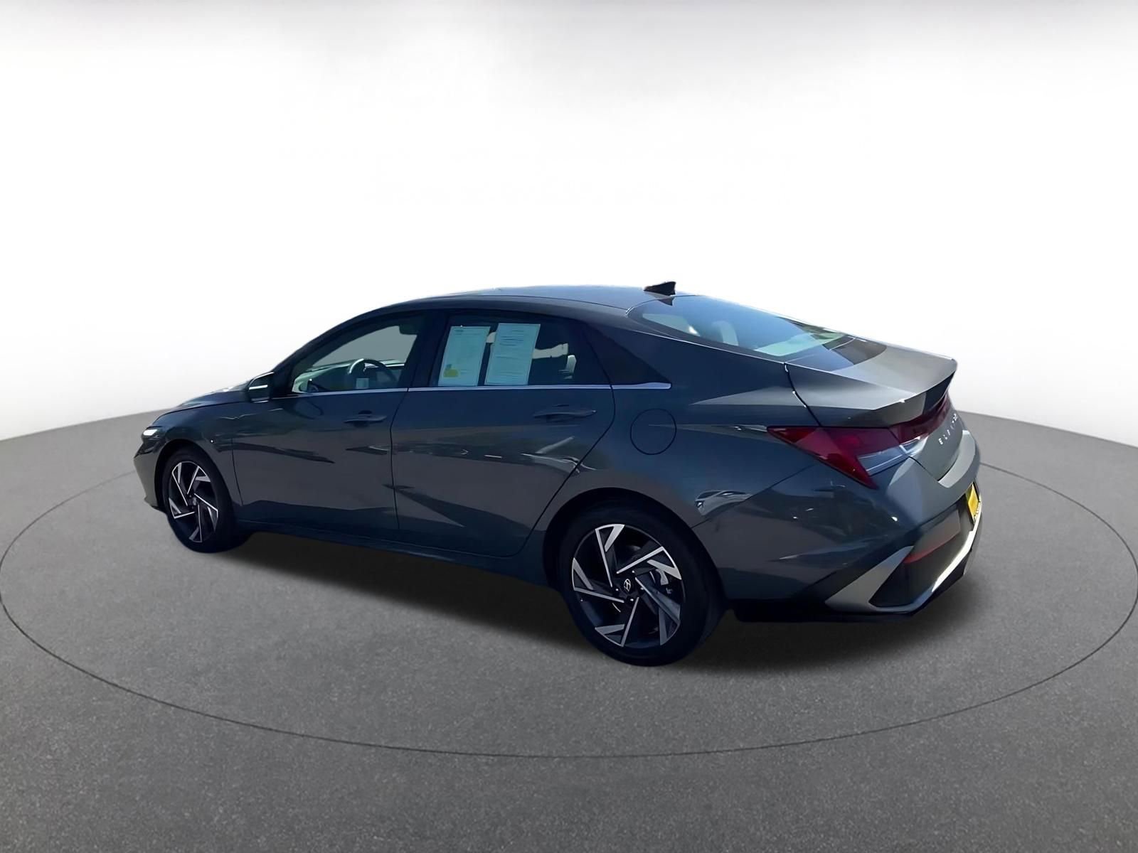 Used 2025 Hyundai Elantra SEL FWD image 10
