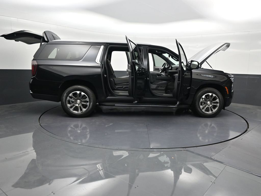 Used 2025 Chevrolet Suburban LT RWD image 34