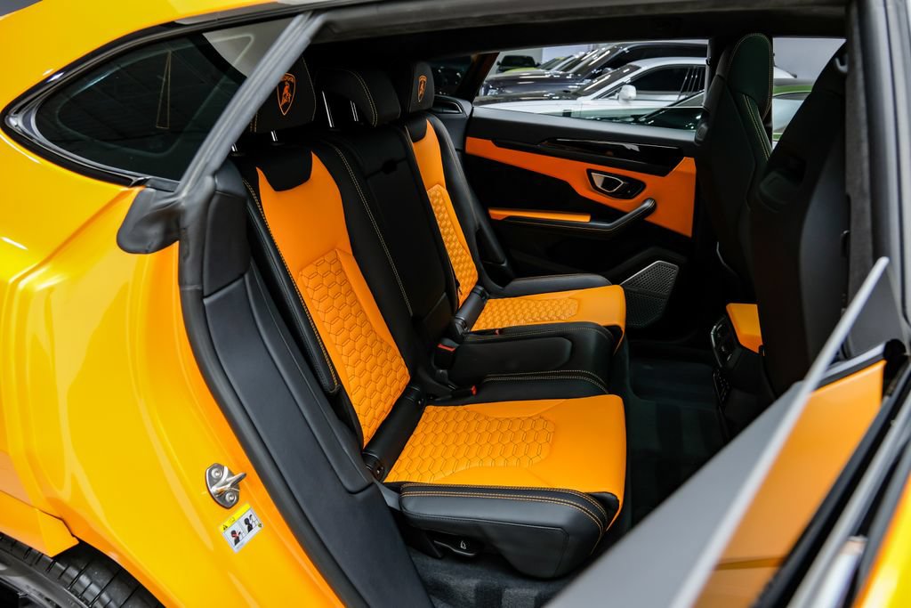 Used 2022 Lamborghini Urus AWD/4WD image 44