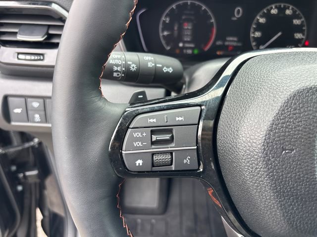 Used 2025 Honda Pilot TrailSport image 17