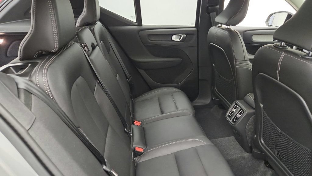Used 2025 Volvo XC40 B5 Ultra w/ Climate Package AWD/4WD image 21