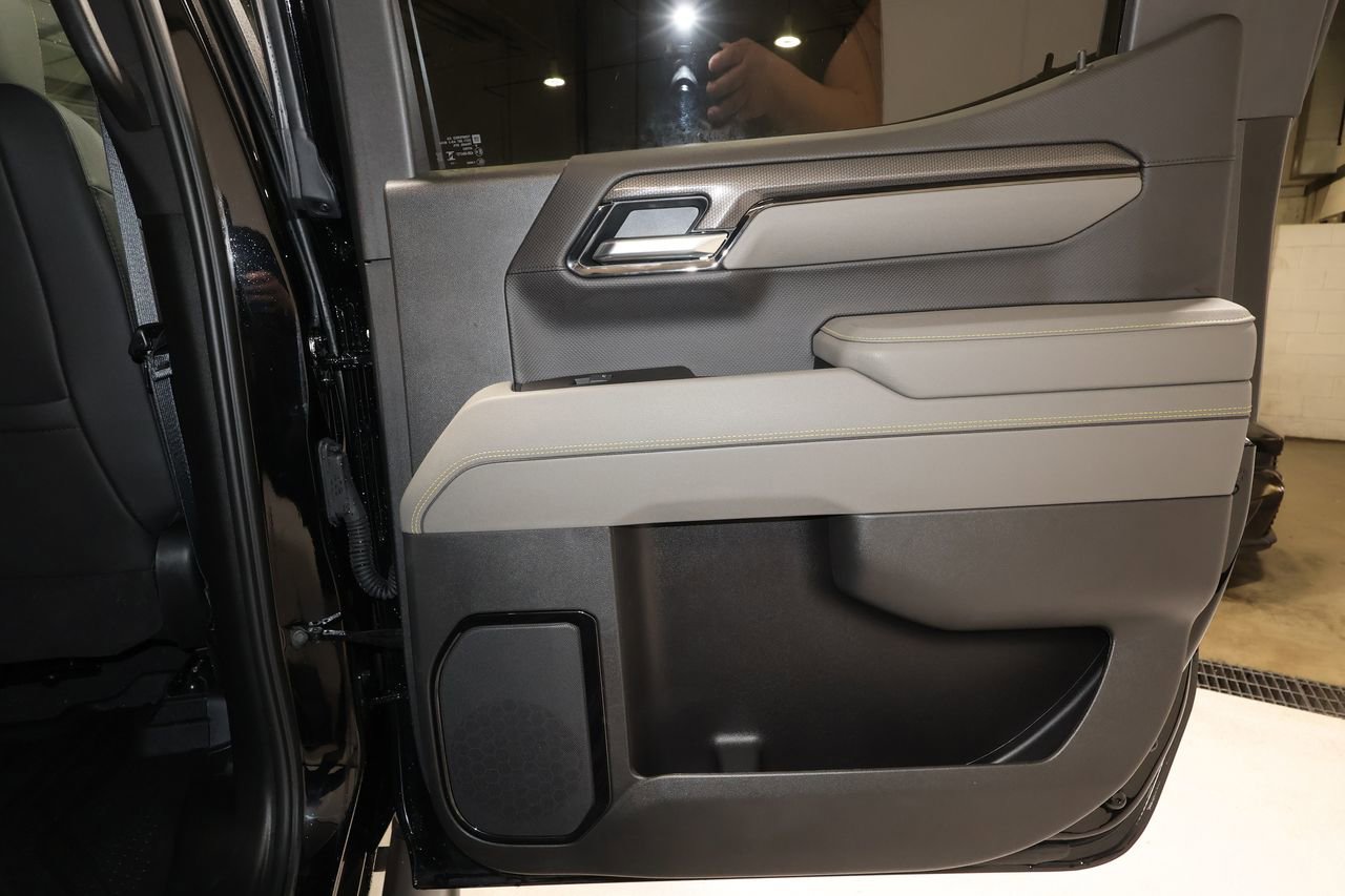Used 2025 Chevrolet Silverado 1500 ZR2 w/ Technology Package image 21