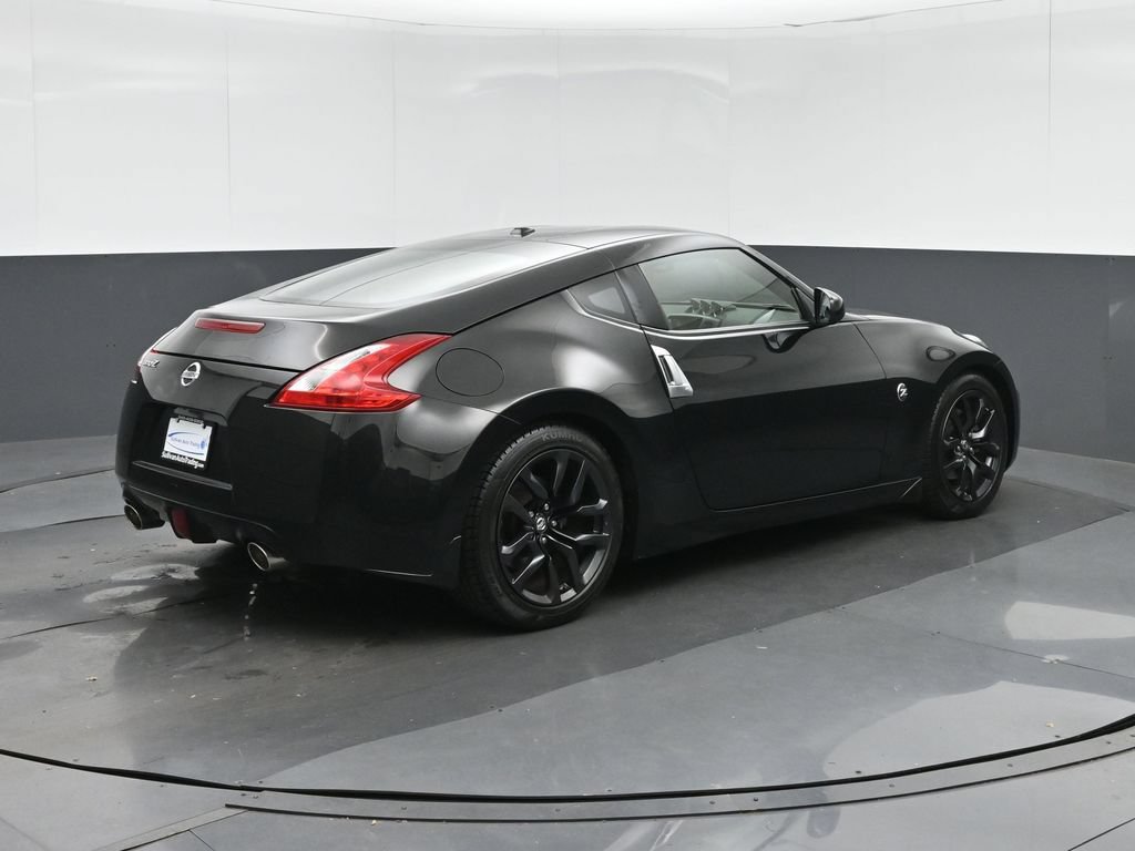 Used 2016 Nissan 370Z Touring RWD image 7