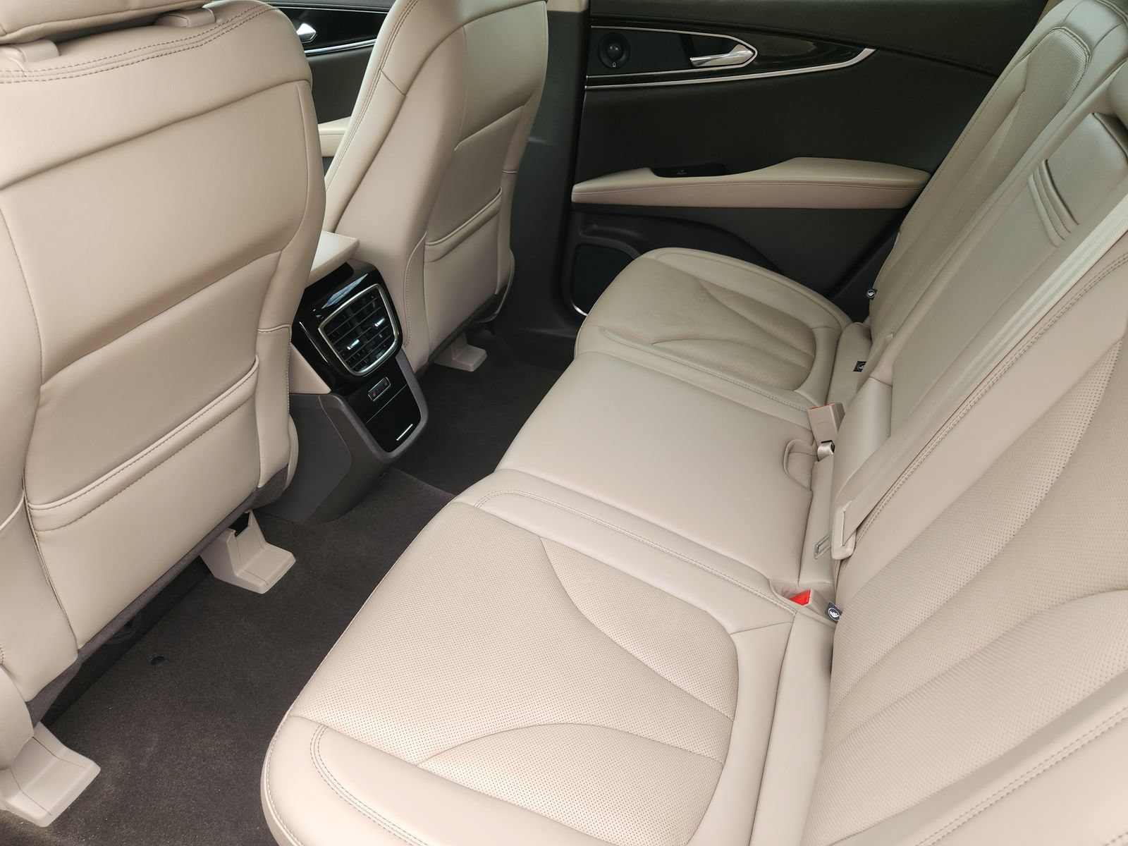 Used 2023 Lincoln Nautilus Reserve w/ Luxury Package AWD/4WD image 33