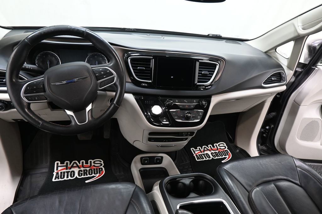 Used 2018 Chrysler Pacifica Touring-L Plus image 4