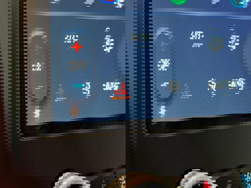 Used 2021 Ford Edge SEL w/ Cargo Accessory Package image 11