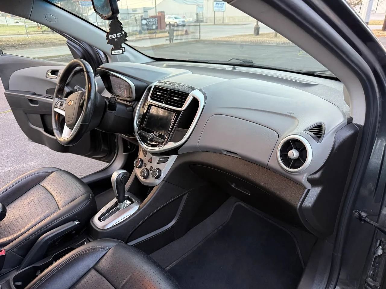 Used 2019 Chevrolet Sonic Premier FWD image 25