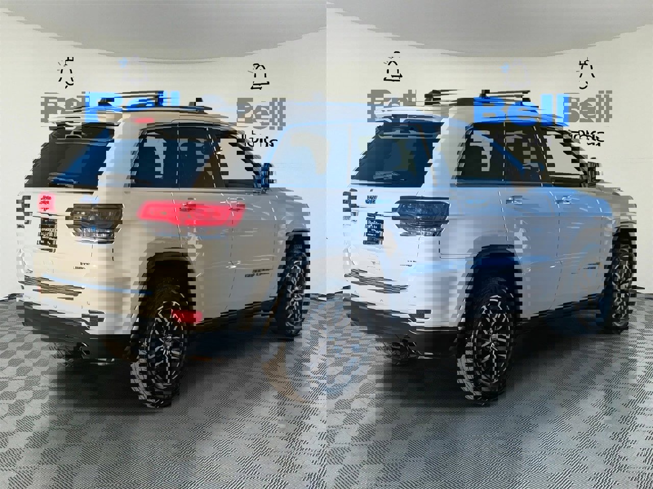 Used 2018 Jeep Grand Cherokee Limited image 4