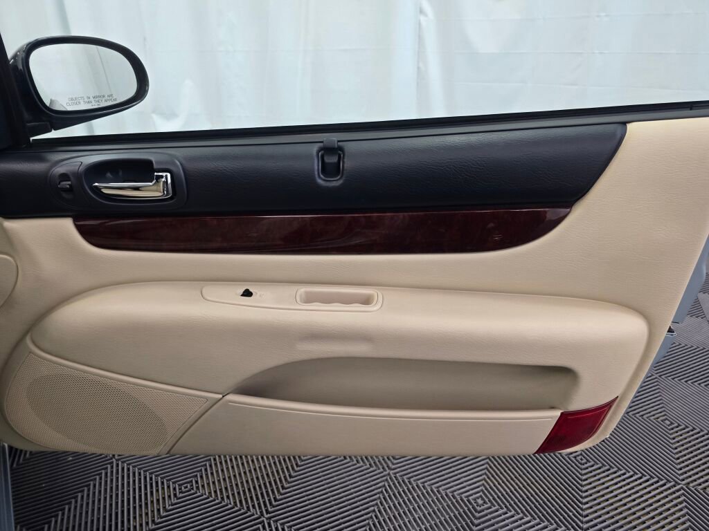 Used 2003 Chrysler Sebring Limited image 83