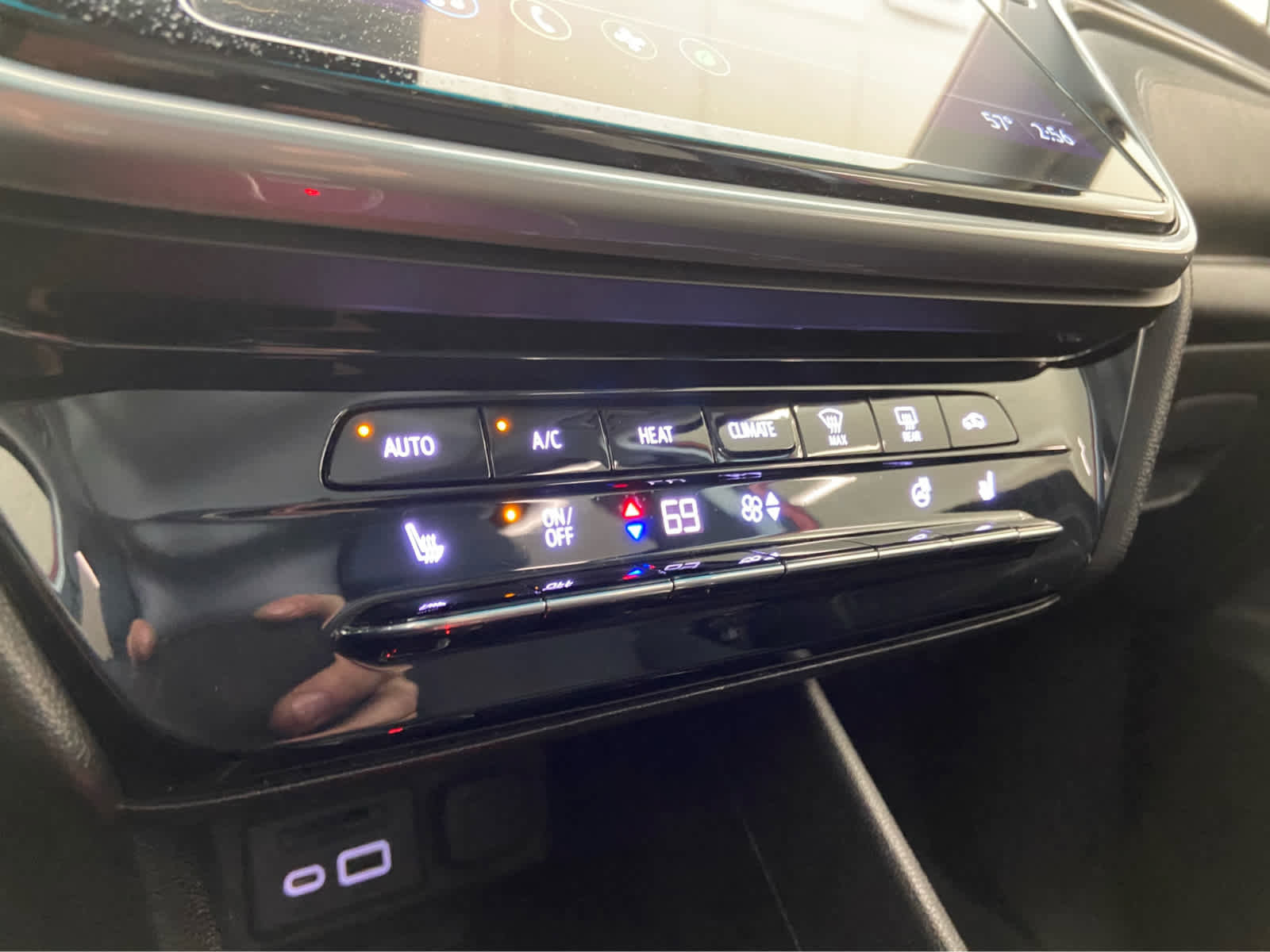 Used 2023 Chevrolet Bolt LT w/ Infotainment Package image 37