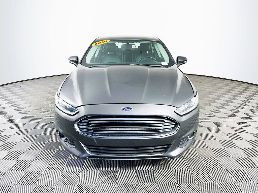Used 2016 Ford Fusion SE w/ Equipment Group 202A image 3