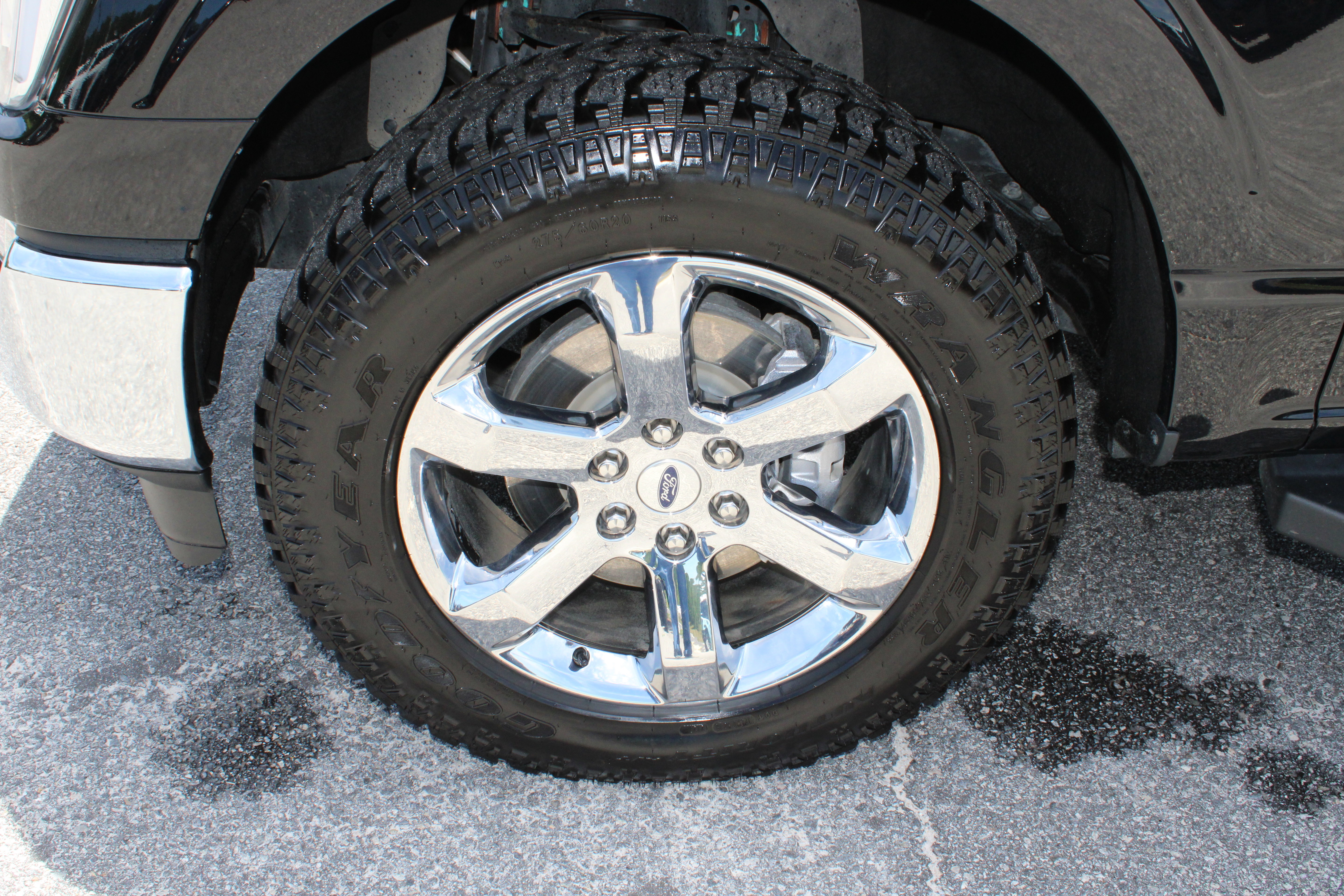 Used 2023 Ford F150 Lariat w/ FX4 Off-Road Package AWD/4WD image 11