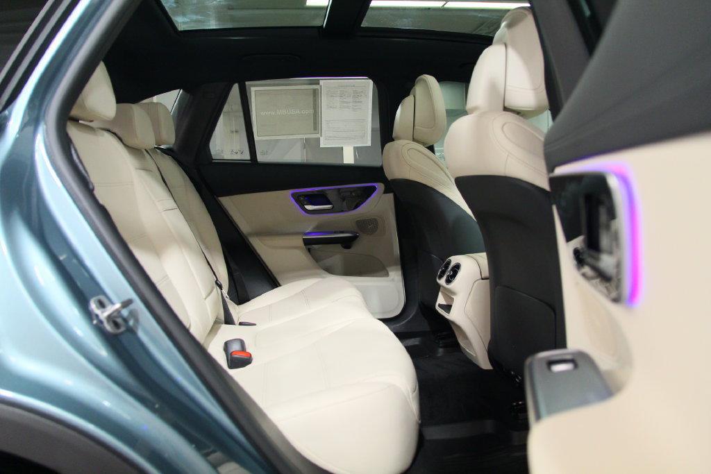 Certified 2025 Mercedes-Benz GLC 300 image 25