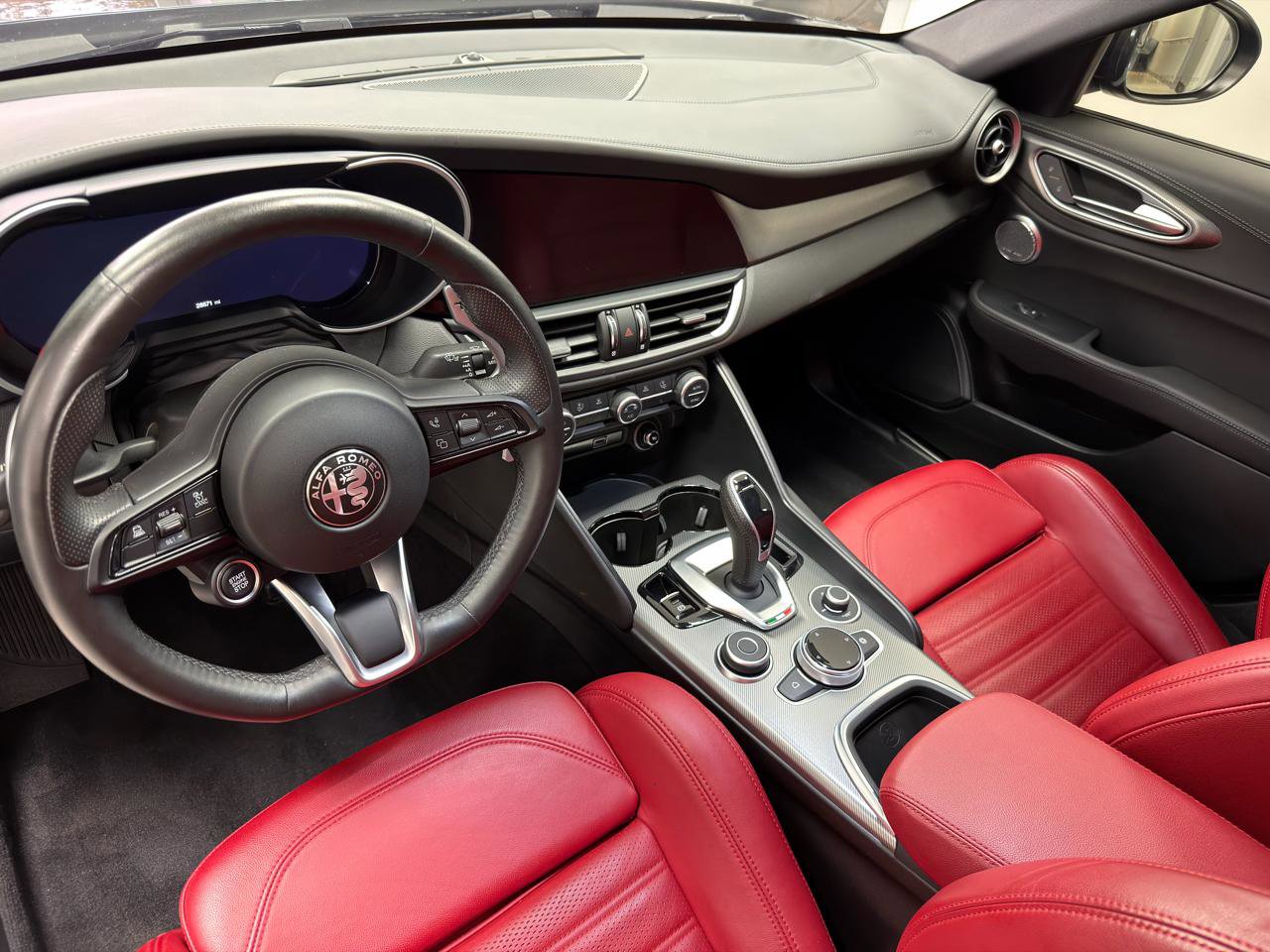 Used 2024 Alfa Romeo Giulia Veloce AWD/4WD image 27