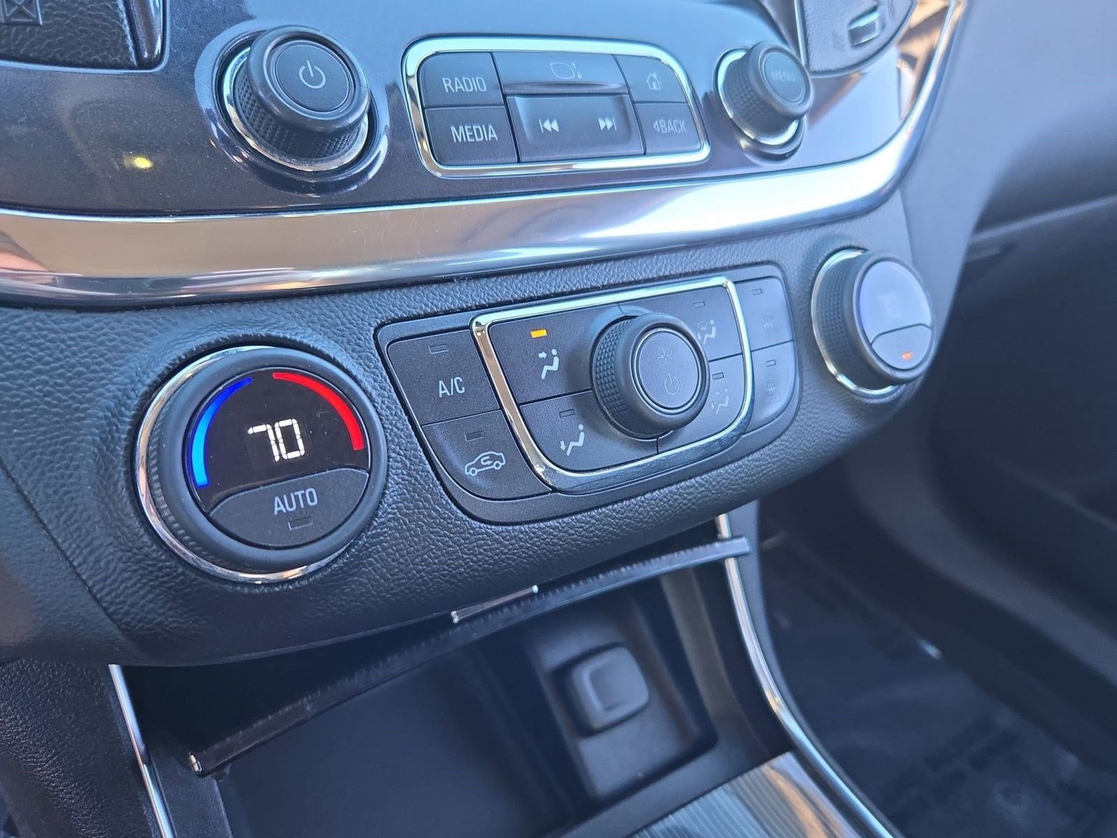 Used 2016 Chevrolet Impala LT image 16