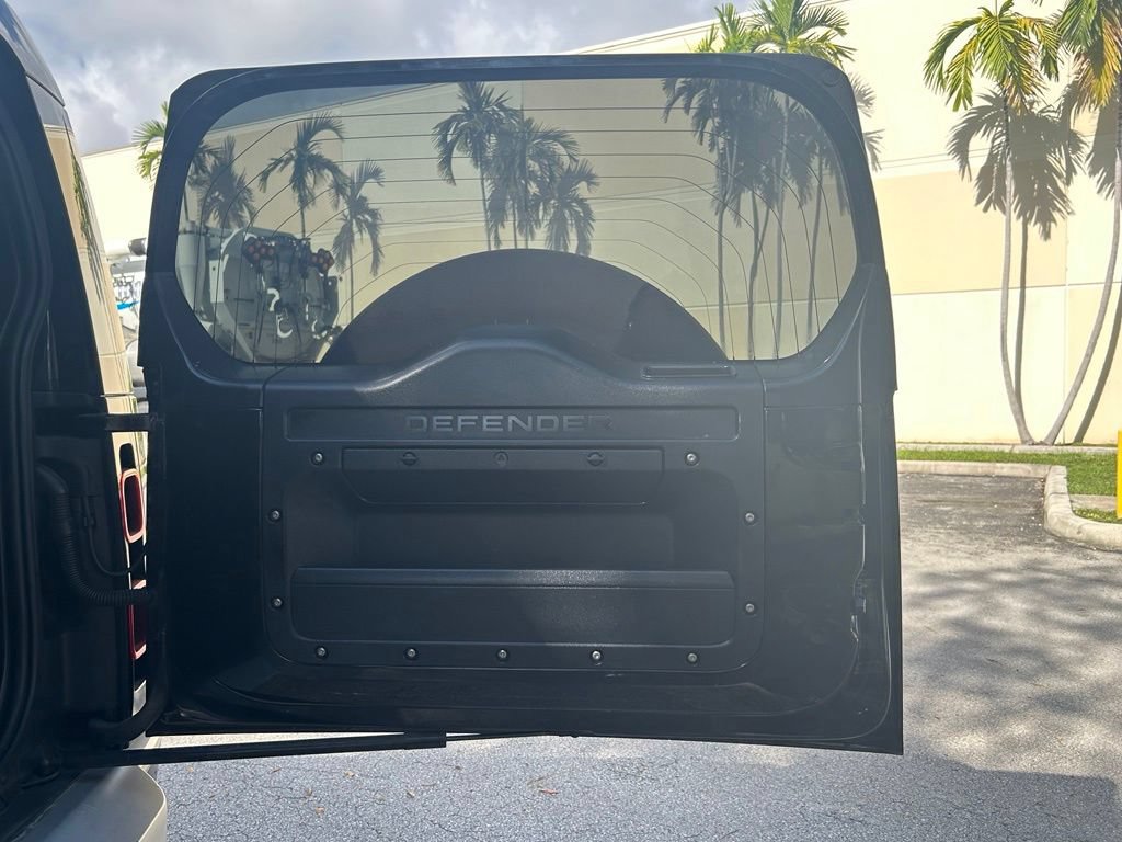Used 2020 Land Rover Defender 110 SE AWD/4WD image 39