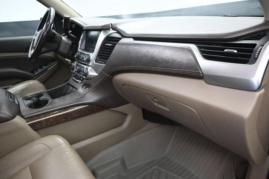 Used 2020 Chevrolet Suburban LT w/ Luxury Package RWD image 24