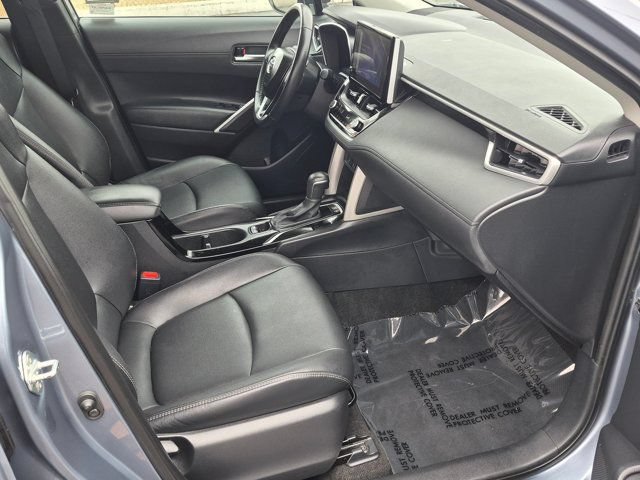 Used 2025 Toyota Corolla Cross XLE AWD/4WD image 5