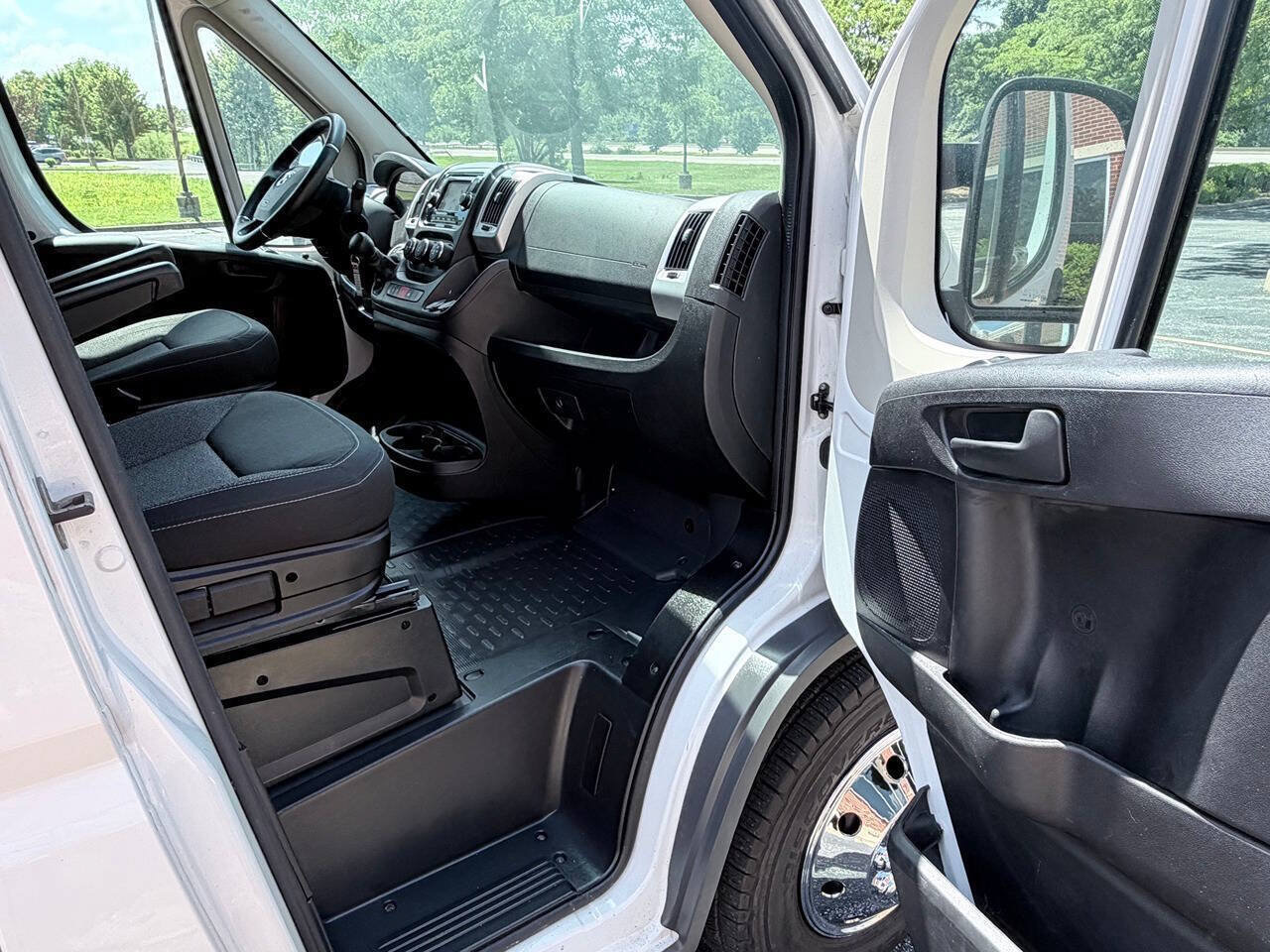 Used 2016 RAM ProMaster 3500 w/ Premium Appearance Group FWD image 14