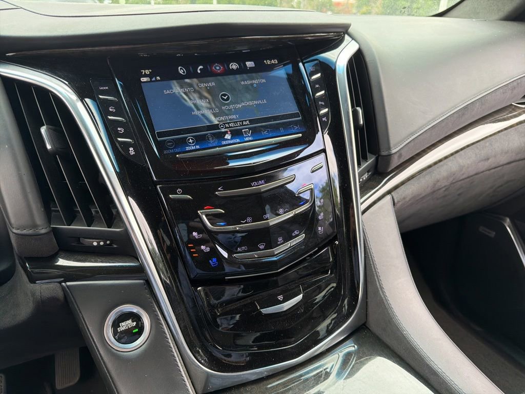 Used 2018 Cadillac Escalade Platinum AWD/4WD image 3