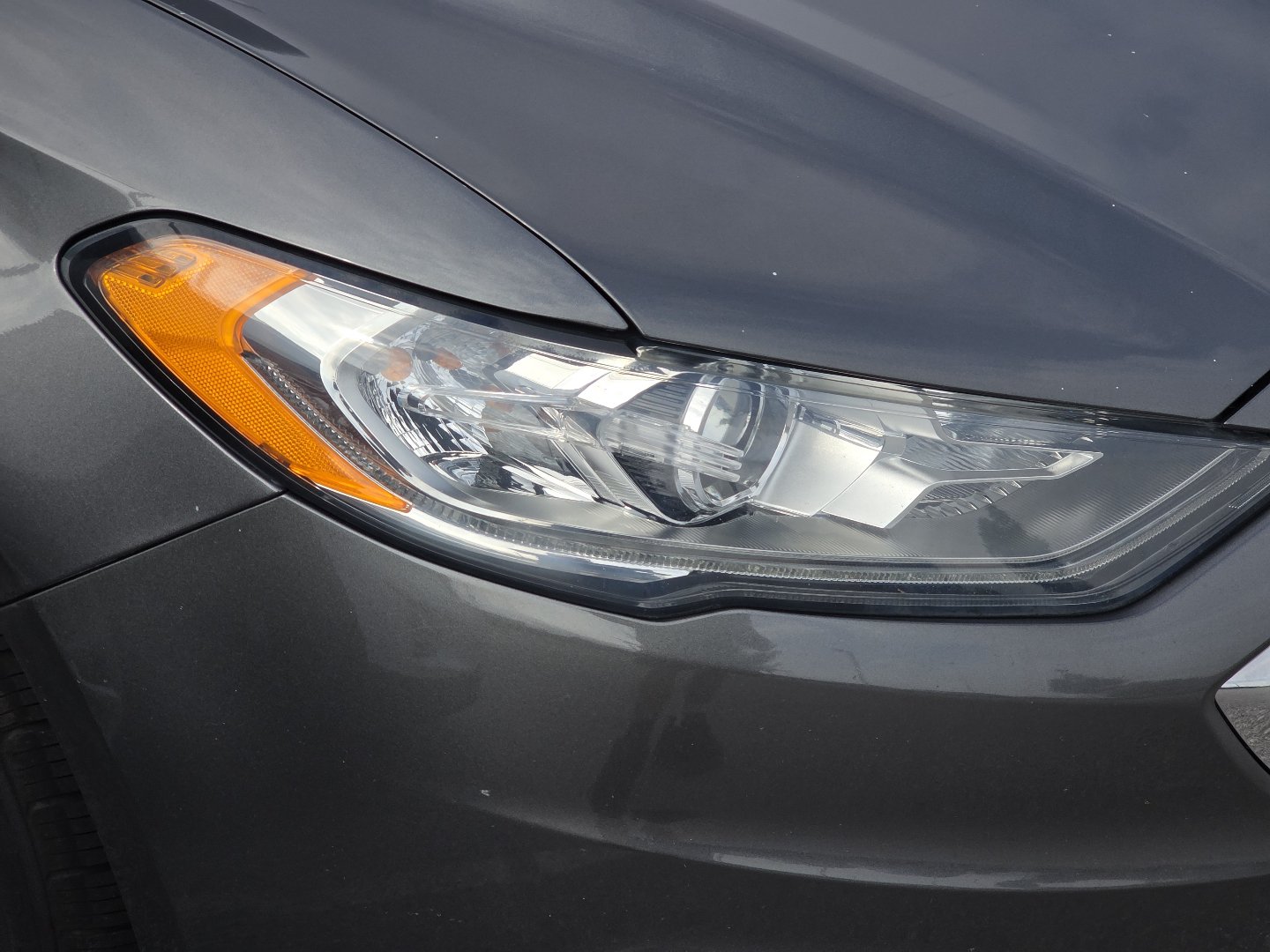 Used 2017 Ford Fusion SE w/ Fusion SE Technology Package FWD image 8