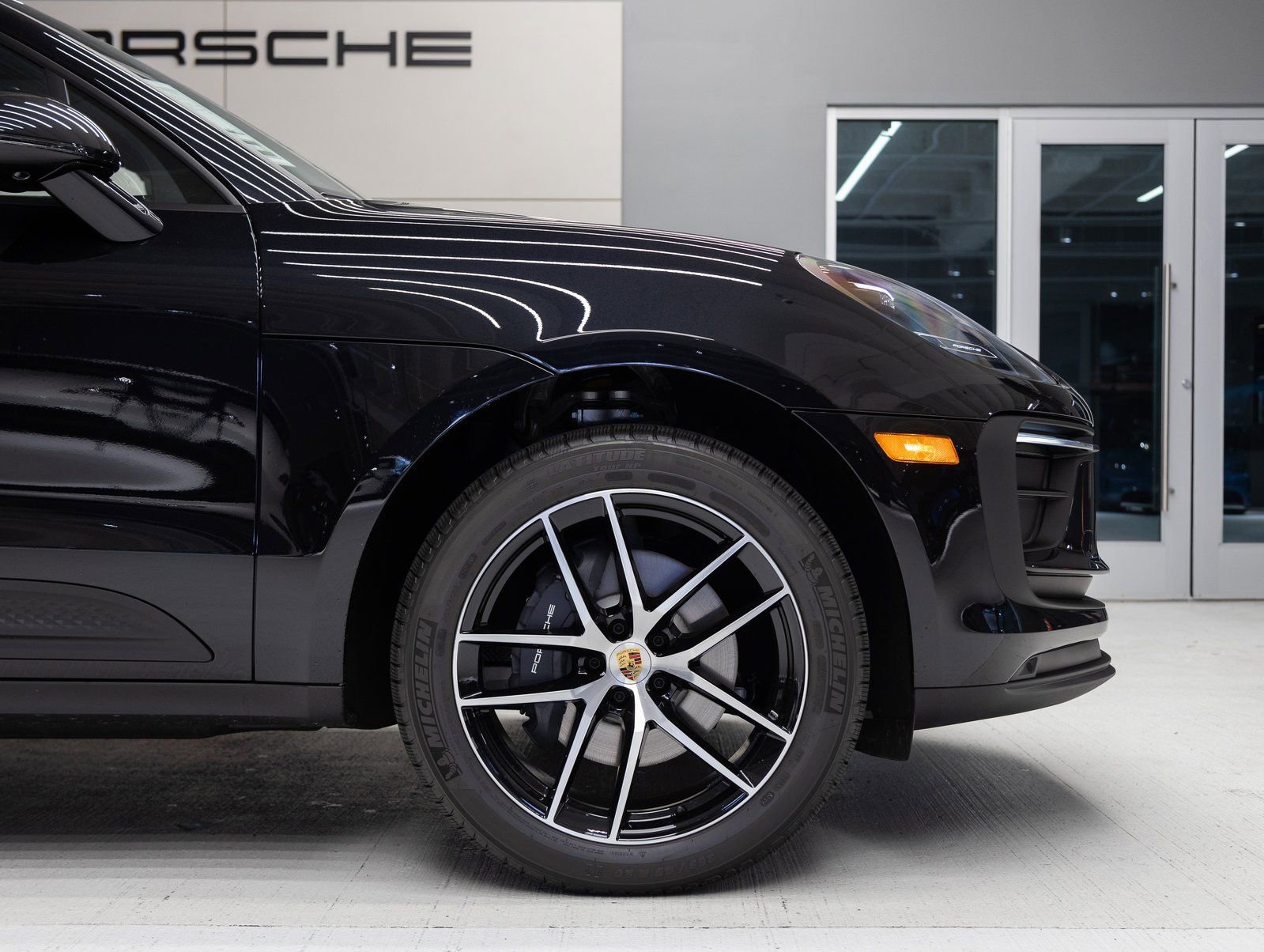 Certified 2025 Porsche Macan image 11