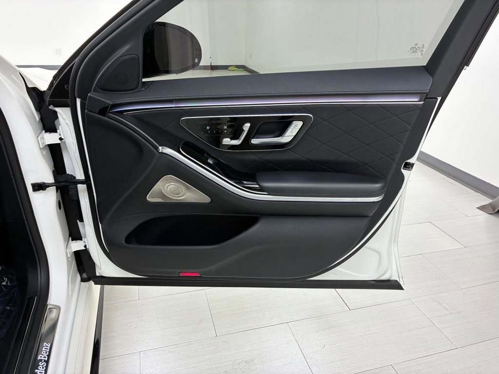 Used 2022 Mercedes-Benz S 580 4MATIC Sedan w/ AMG Line Package image 13