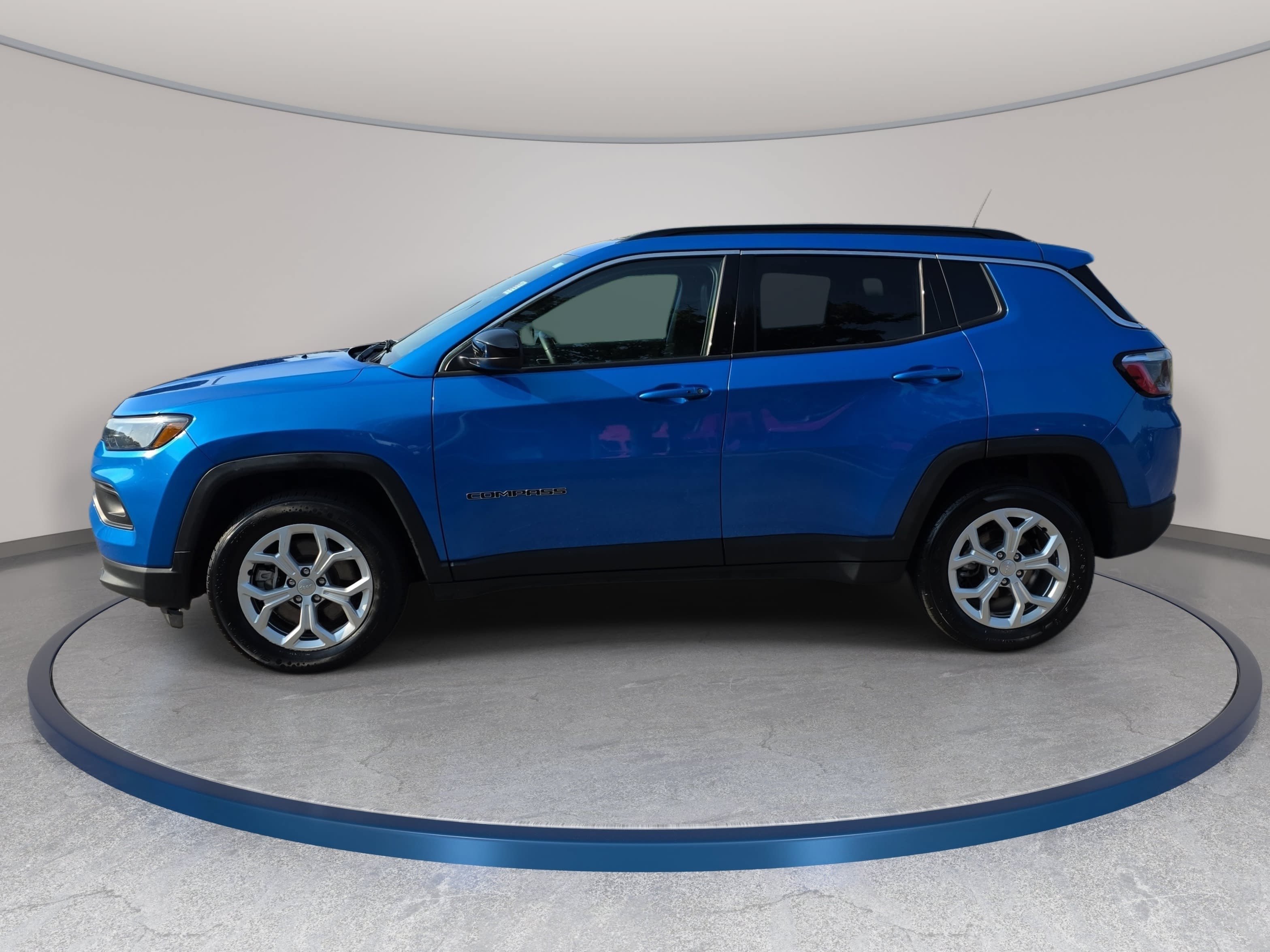 Certified 2024 Jeep Compass Latitude AWD/4WD image 8