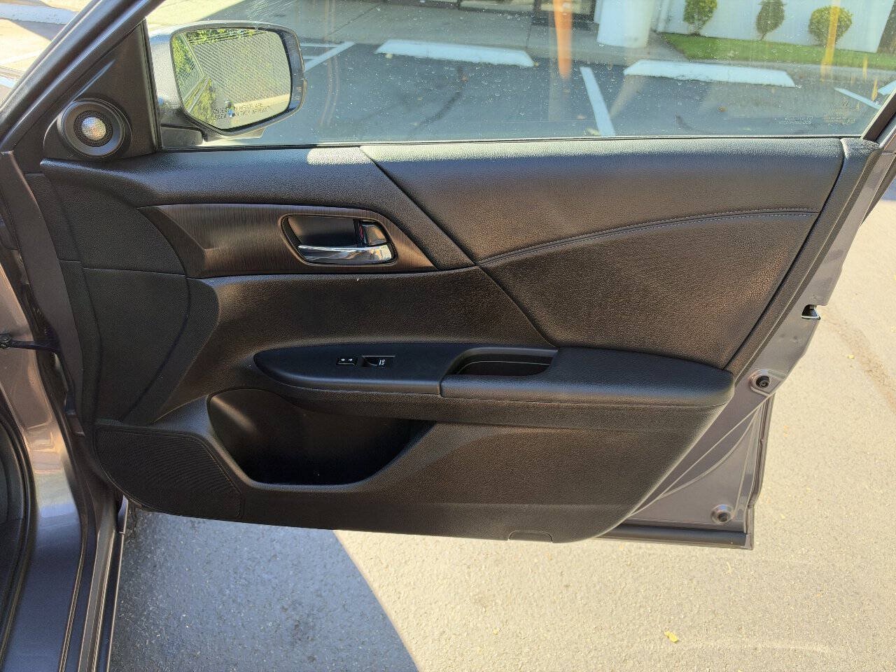 Used 2015 Honda Accord EX-L image 17