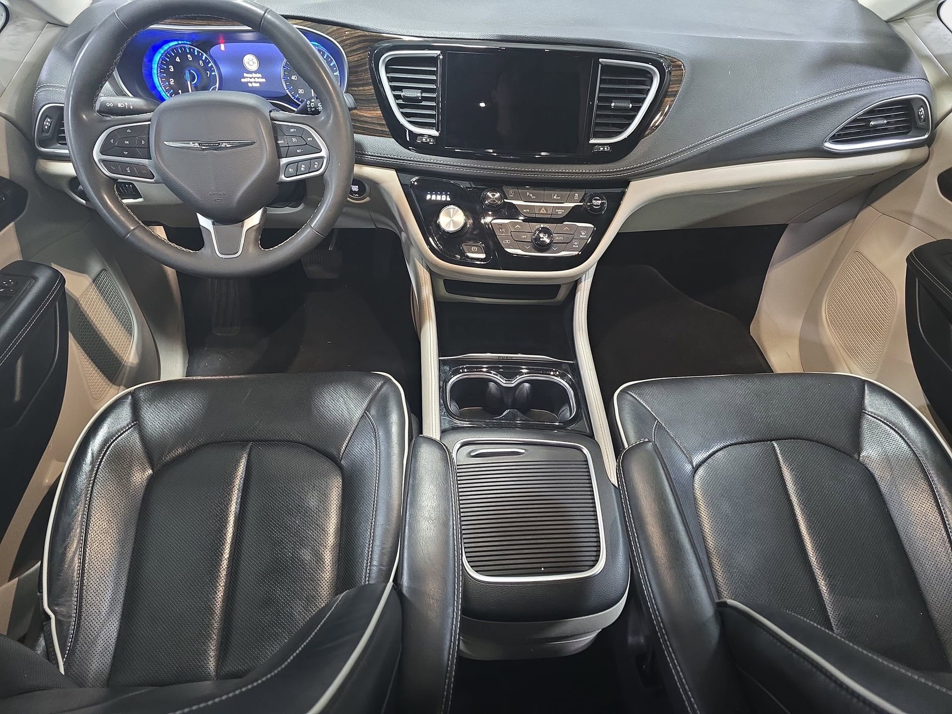 Used 2023 Chrysler Pacifica Limited image 9