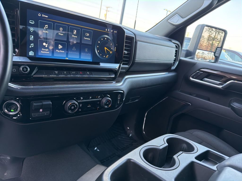 Used 2024 Chevrolet Silverado 2500 LT AWD/4WD image 17