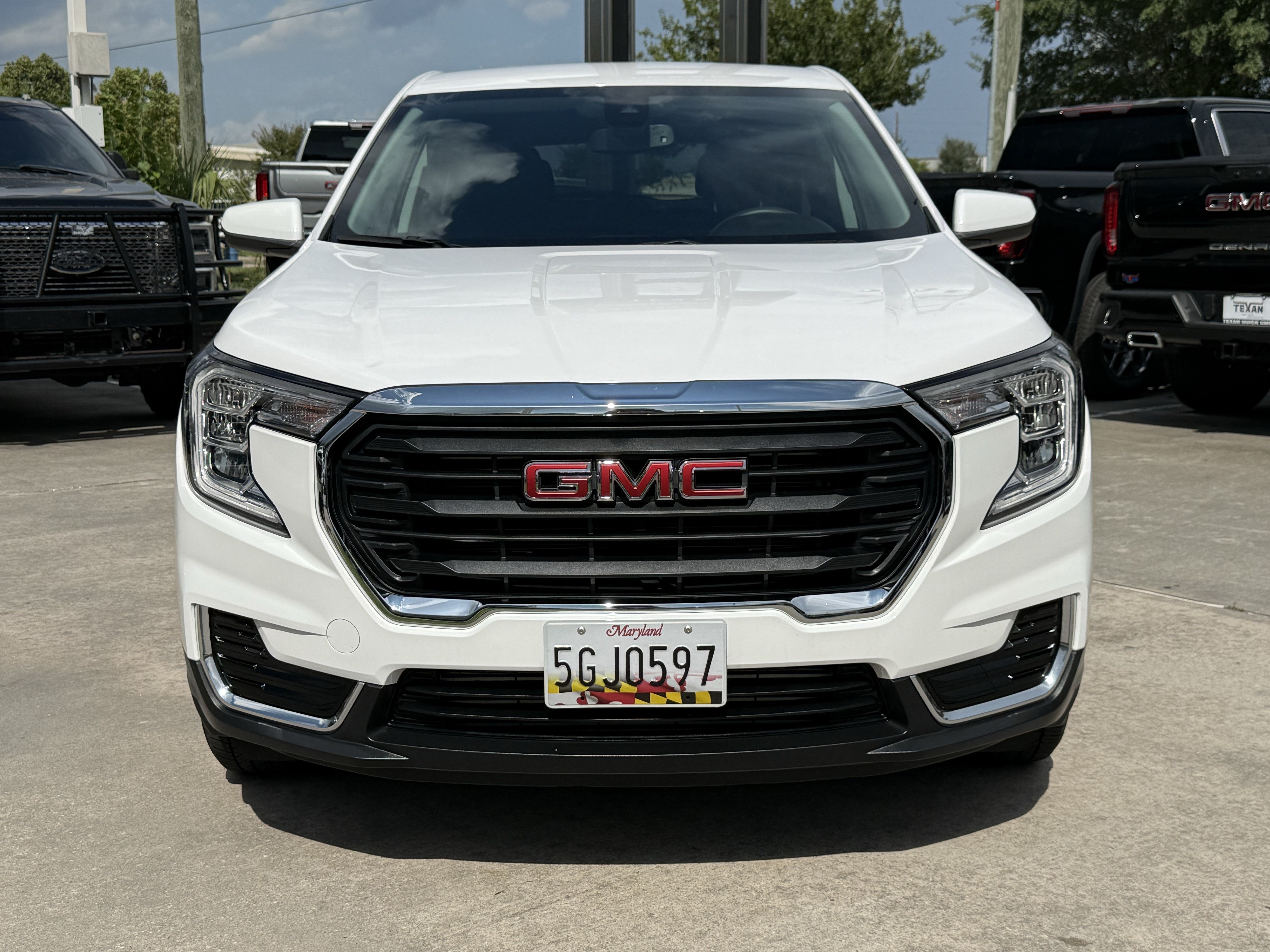 Used 2024 GMC Terrain SLE AWD/4WD image 10